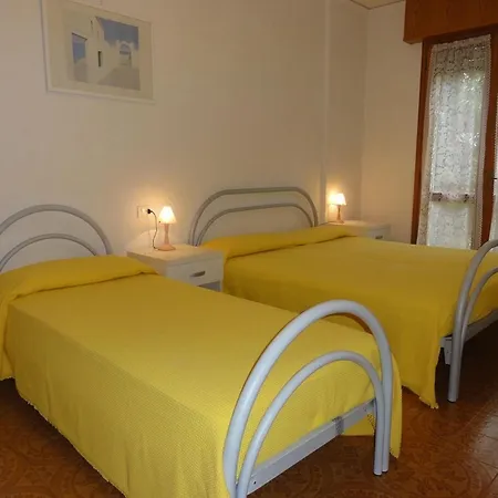 别墅 Terraced With Outdoor Fireplace 比比翁