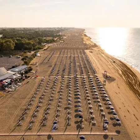 Terraced With Outdoor Fireplace 别墅 *