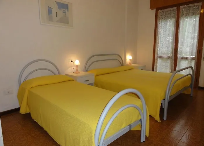 Вілла Terraced With Outdoor Fireplace Бібіоне